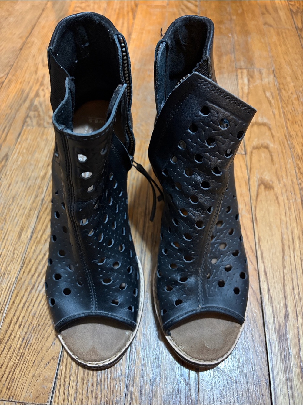 TOMS Black-Brown Perforated Peep-Toe Booties Heel Side Zip W6.5